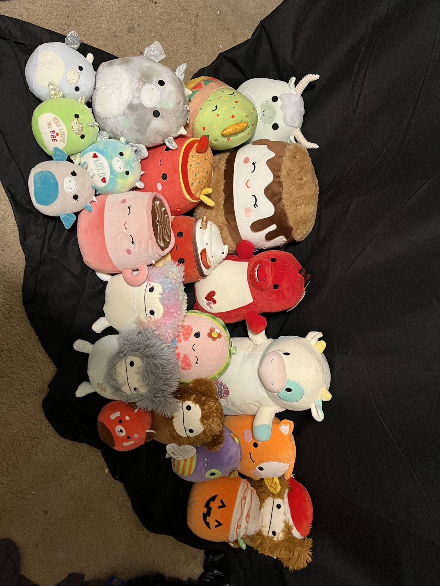 SQUISHMALLOWS