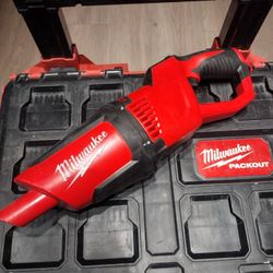 Milwaukee M12 Compact Vacuum