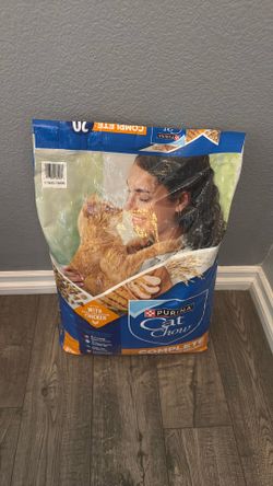 Cat food  purina 20 LB.