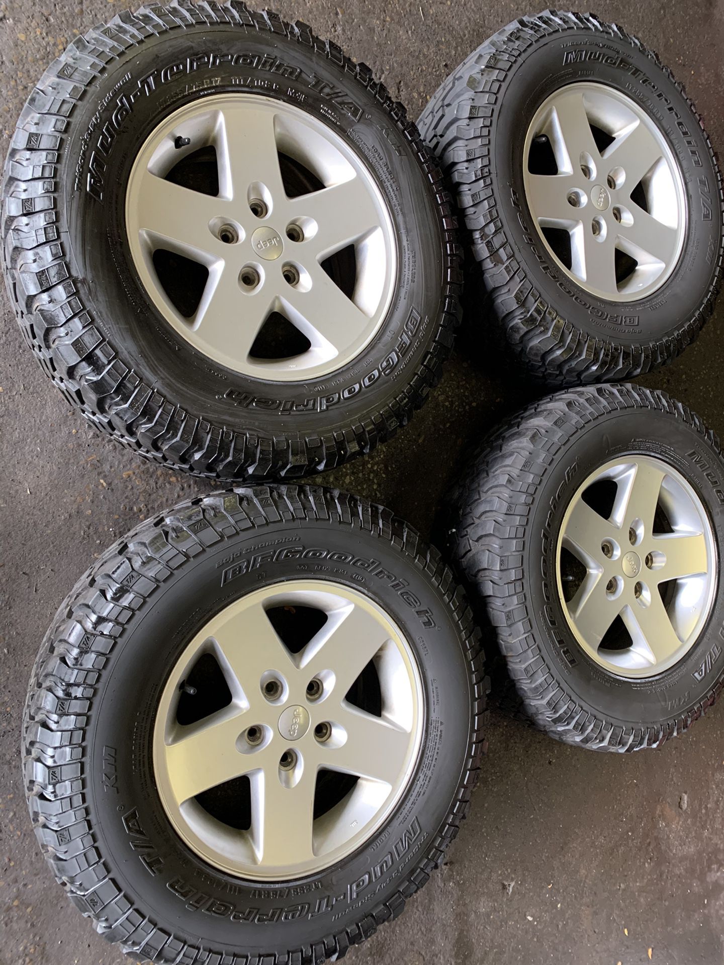 17” Jeep wheels & Tires LT255/75/17