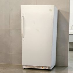 FREEZER 110V LIKE NEW 
