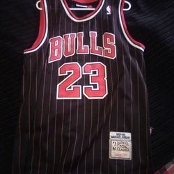 JORDAN JERSEY (size LARGE MEN'S)....NO TRADE 