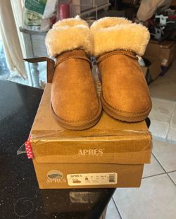 Apres Carmel Ankle Boots  Size US 5