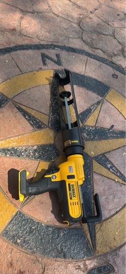 DEWALT 20V MAX Cordless 29 oz / 600 ml Adhesive Gun (Tool Only)