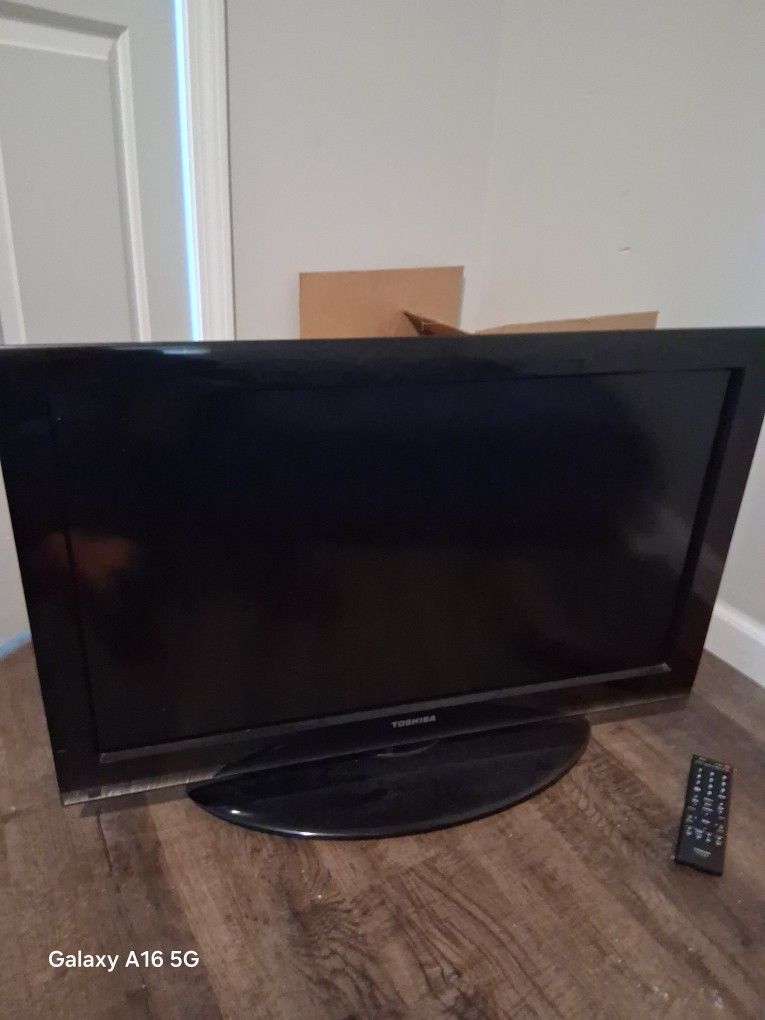 32" Toshiba  Used Like New With Hdmi Ports