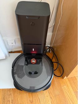 $550 iRobot Roomba i7+ plus Dock Robot vacuum Black