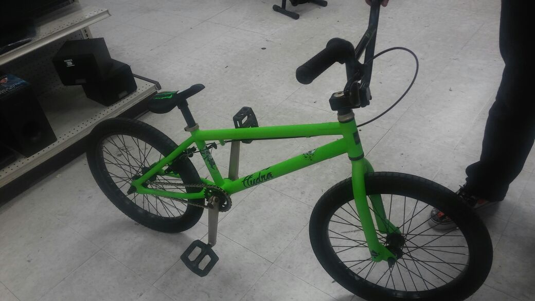 20" Boys DK Hydra Lime Green Freestyle Bike. Not the Wal Mart version!!!!!