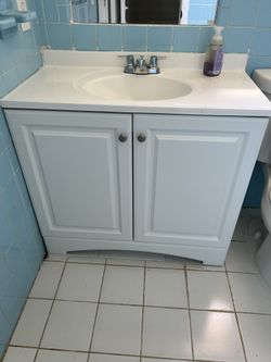 Vanity In Excellent Condition