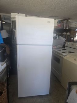 Refrigerator 28in Wide! Good Condition, Clean! Fully Works, Same Day Delivery Available, 30 Day Replacement Warranty!