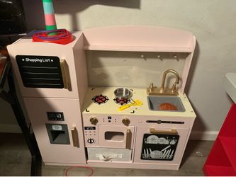 Toy Kitchen Like New !!
