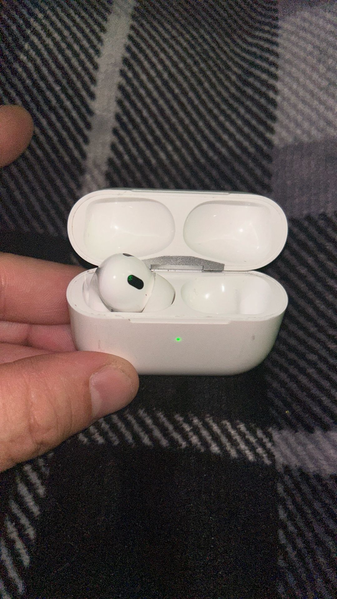 Apple Air POD Pro Left Only And Charger