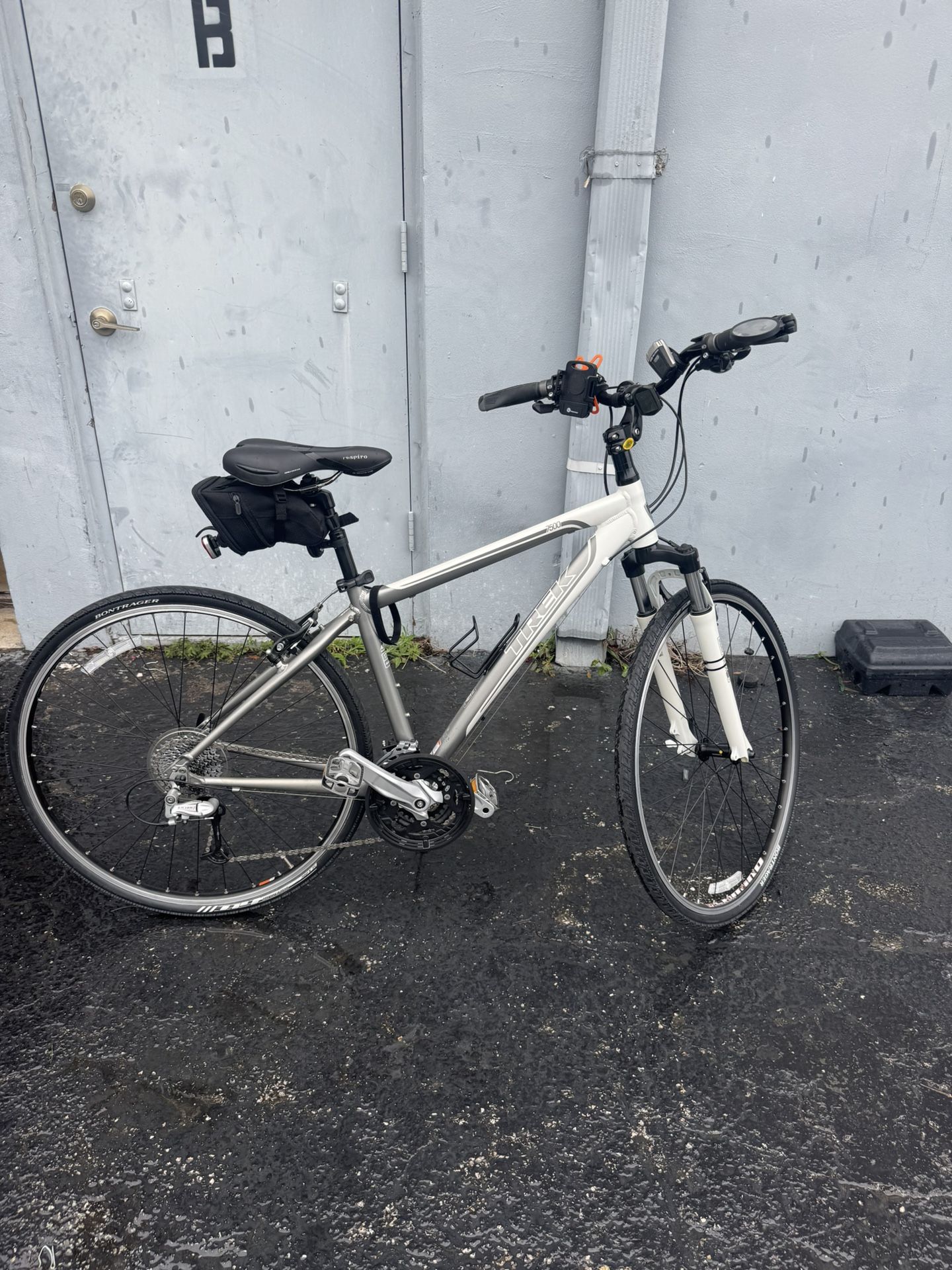 TREK 7500 hybrid bike 20” SPA Alloy shimano Deore Bontrager SSR cane creek lightweight silver gray - Retail: $1850