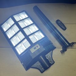850W 640 LED Solar Street Light With Mounting Post And Remote