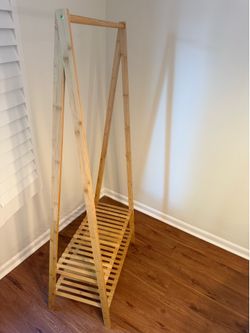 Free standing clothes rack