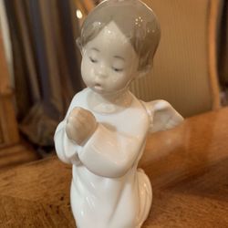 Lladro 4538 “Angel Praying”
