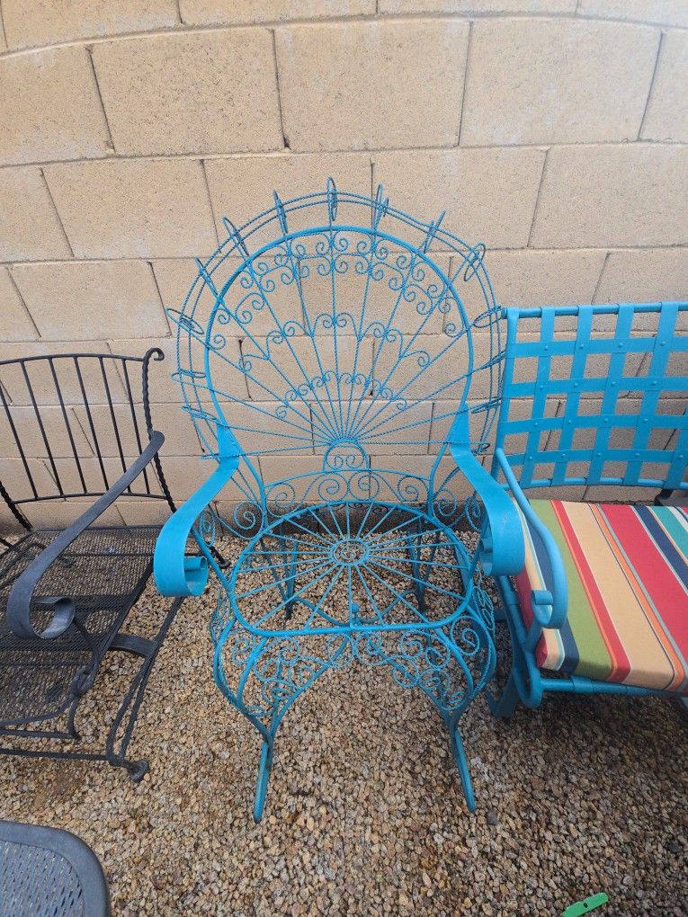 $400 PEACOCK 🦚 ROCKING CHAIR