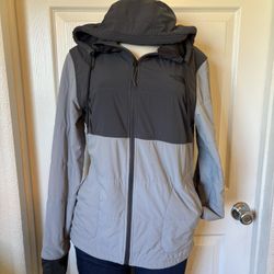Women’s Northface Sweater Size Meidum 