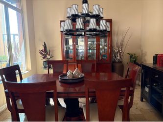 Dinning Room set with matching hutch