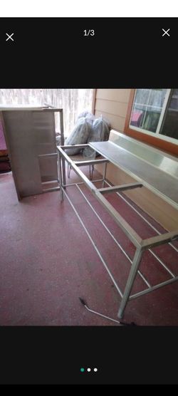 Restaurant cutting table