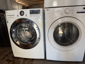 Stackable LG washer and electric dryer HE front load 4.5&7.4 cuft