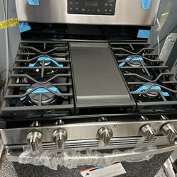 GE GAS STOVE STAINLESS STEEL BRAND NEW OPEN BOX!!! 5 Burners With Grilled!!!
