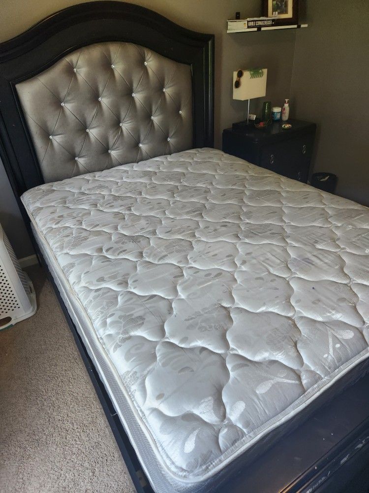 Queen size mattress with box spring