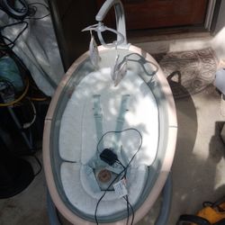 !! Baby Swing Maxi Cosi Works Great  Only Works  On BATTERIES 