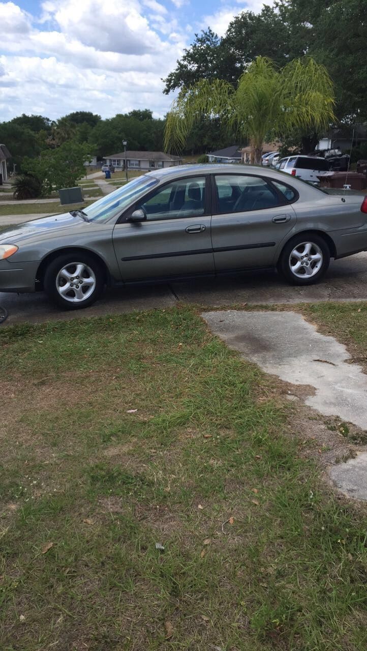 2003 Ford Taurus