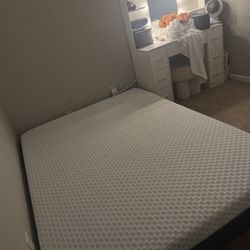 Queen Mattress Very Good Condition Only 60$