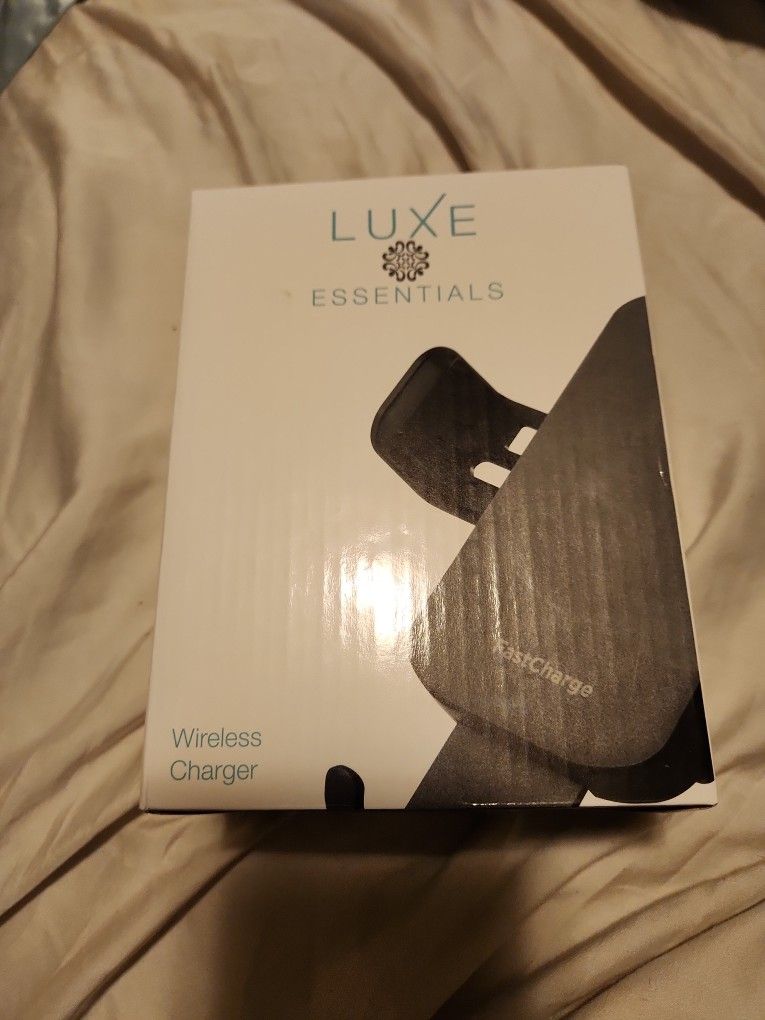 Luxe Essentials Phone Holder 