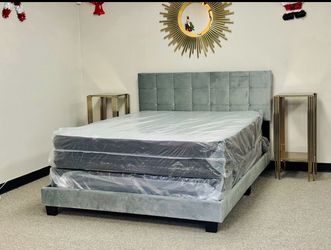 King grey bed frame with mattress ( free shipping)🚚🚚