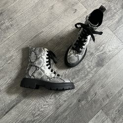 SNAKE PRINT D.V. BOOTS SIZE 6.5 