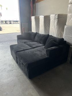 💥 Brand New Black Corduroy Sectionals With Free Ottoman 