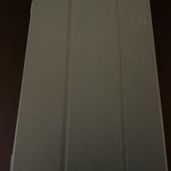 iPad 8 A2270 32GB w/Case