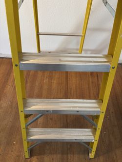 Werner -FS107 -7ft Fiberglass Step Ladder -Like New