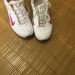 NIKE tennis shoes
