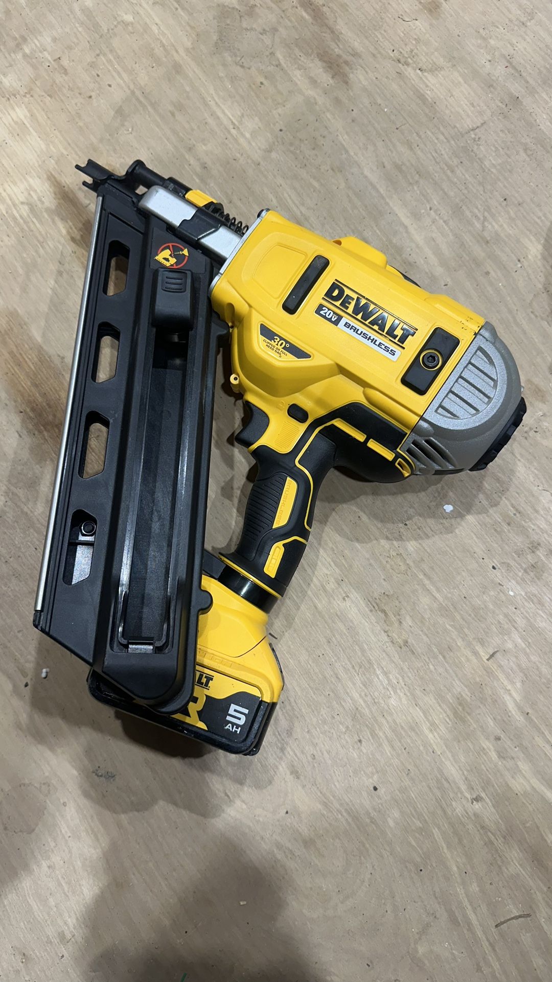 DEWALT 20V MAX XR Lithium-Ion Cordless Brushless 2-Speed 30° Paper Collated Framing Nailer with 5.0Ah Battery