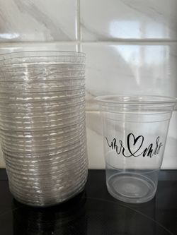 Mr & Mrs Wedding Plastic Cups & Lids Set 12oz