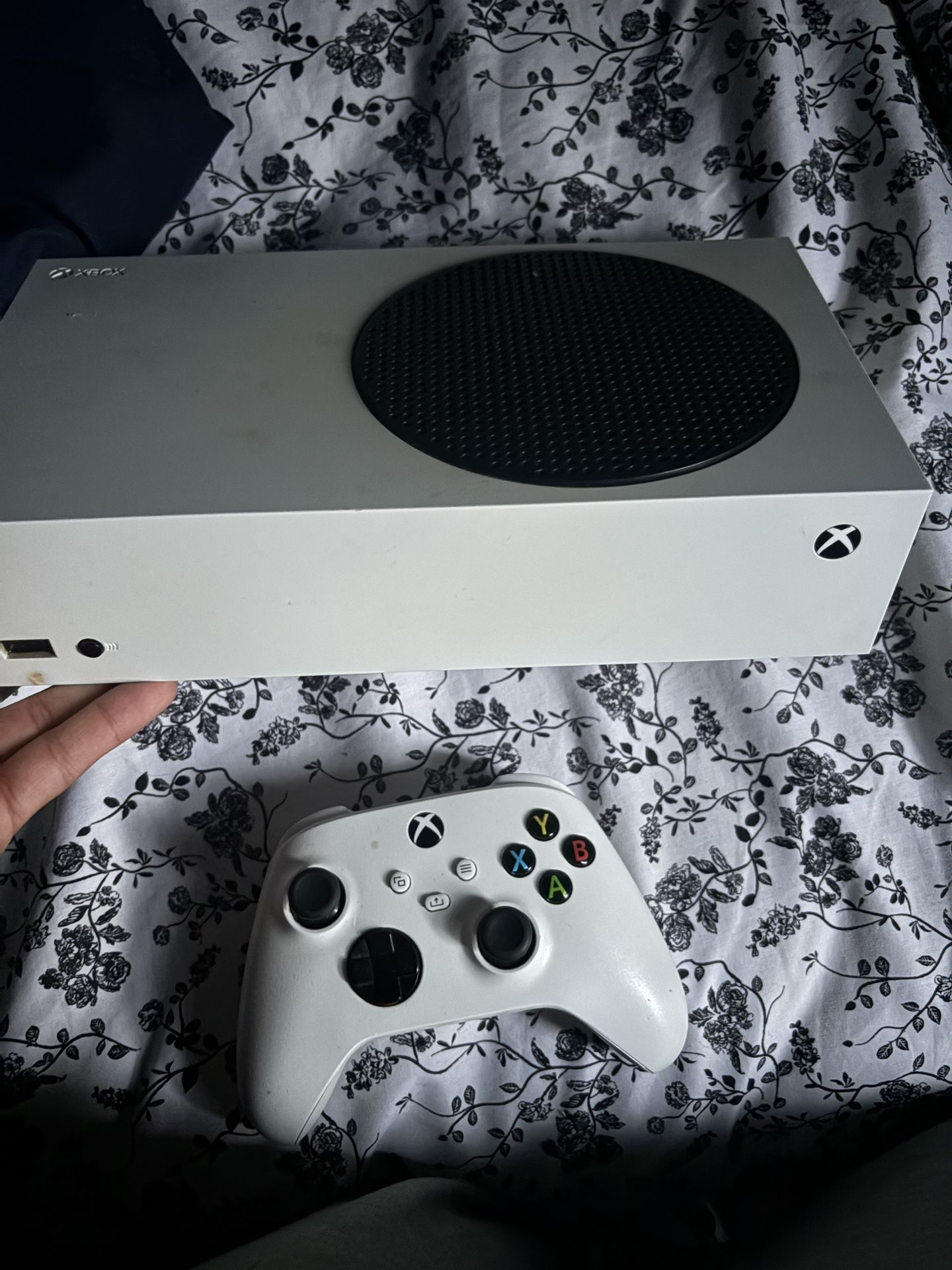 Xbox Xs With Wires N Controllers