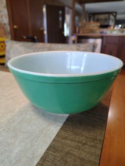 Vintage PYREX green mixing bowl