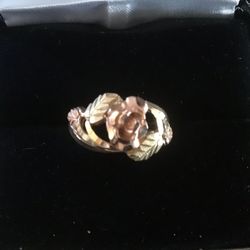 Landstrom’s Black Hills Gold Rose Flower Ring