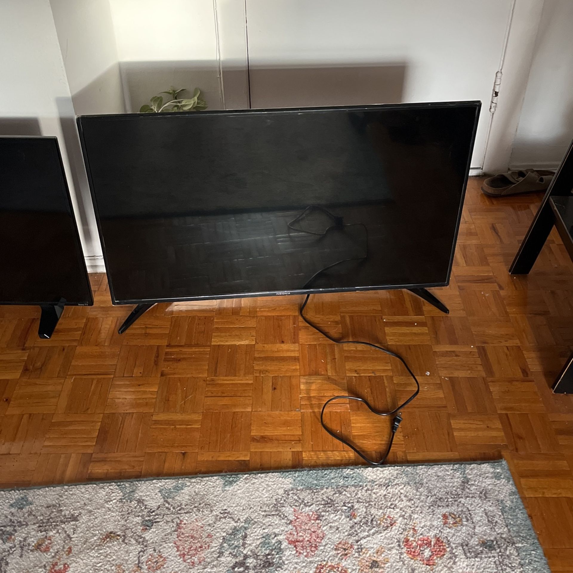 Two TVS for Sale in Chicago, IL OfferUp