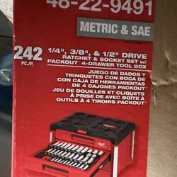 NEW!!!!!!!! Milwaukee Socket Set  