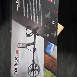 Minelab Equinox 700 Metal Detector