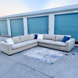 Light Gray Sectional Couch, Free Delivery!🚚 