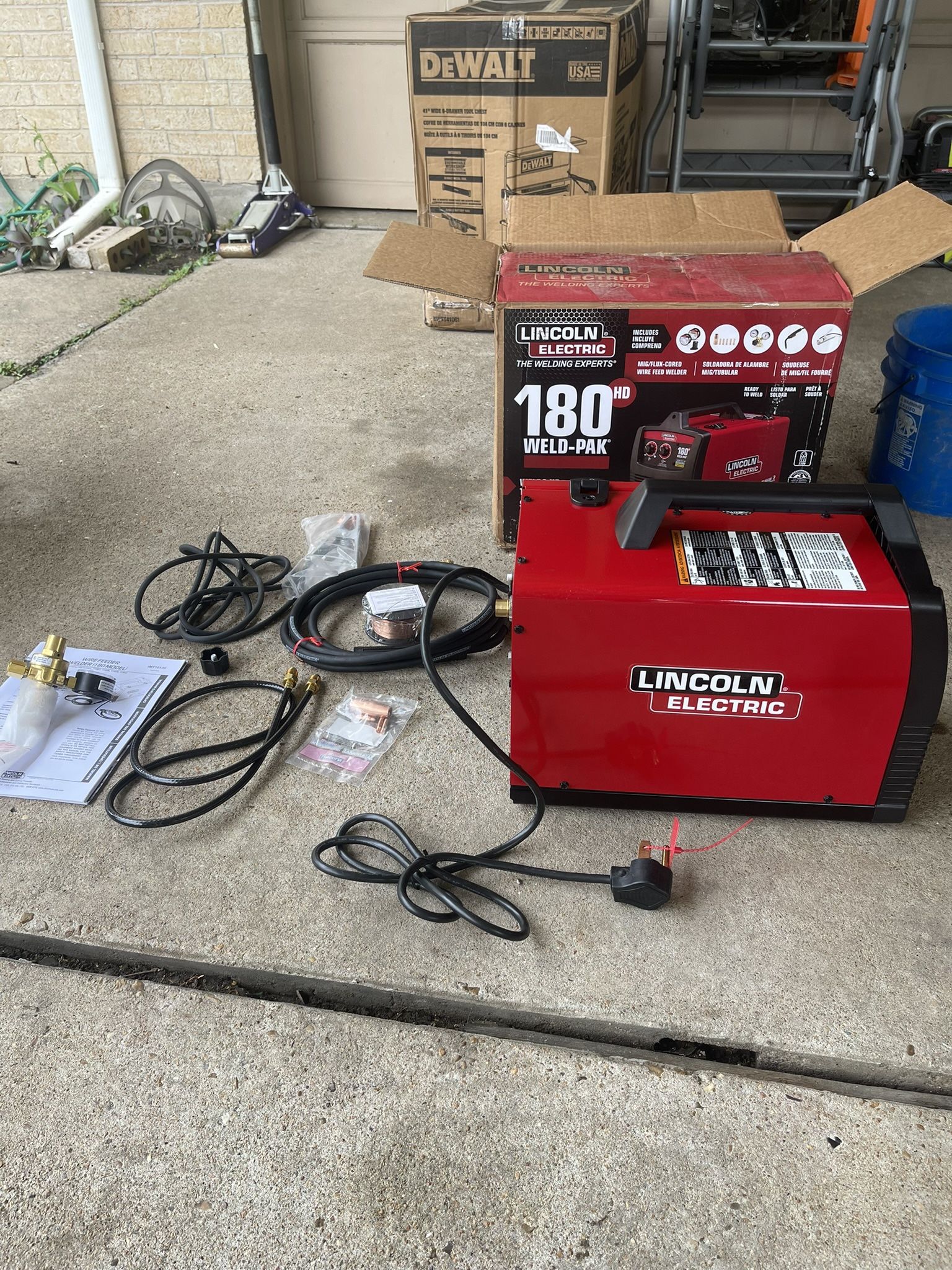 Lincoln Electric 180 Weld-Pak 180 Amp MIG Flux-Core Wire Feed Welder, 230V Brand New