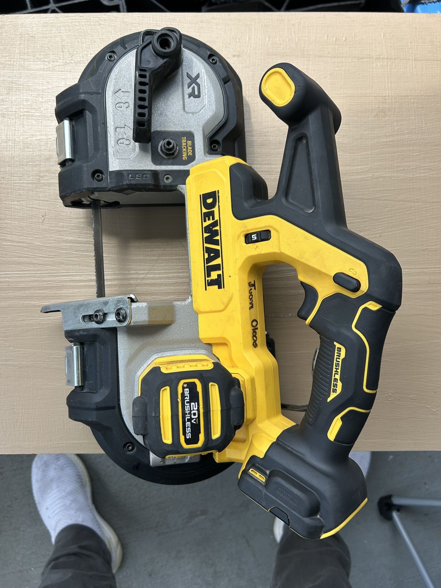 Bandsaw Dewalt Xr . Cutting Size 3-3/8