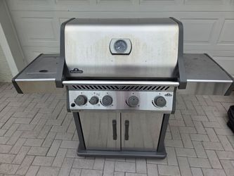 Napoleon LP gas grill