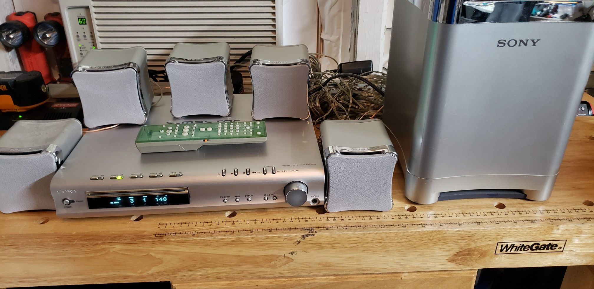 Sony DAV- C770 5 Disc DVD Surround Sound