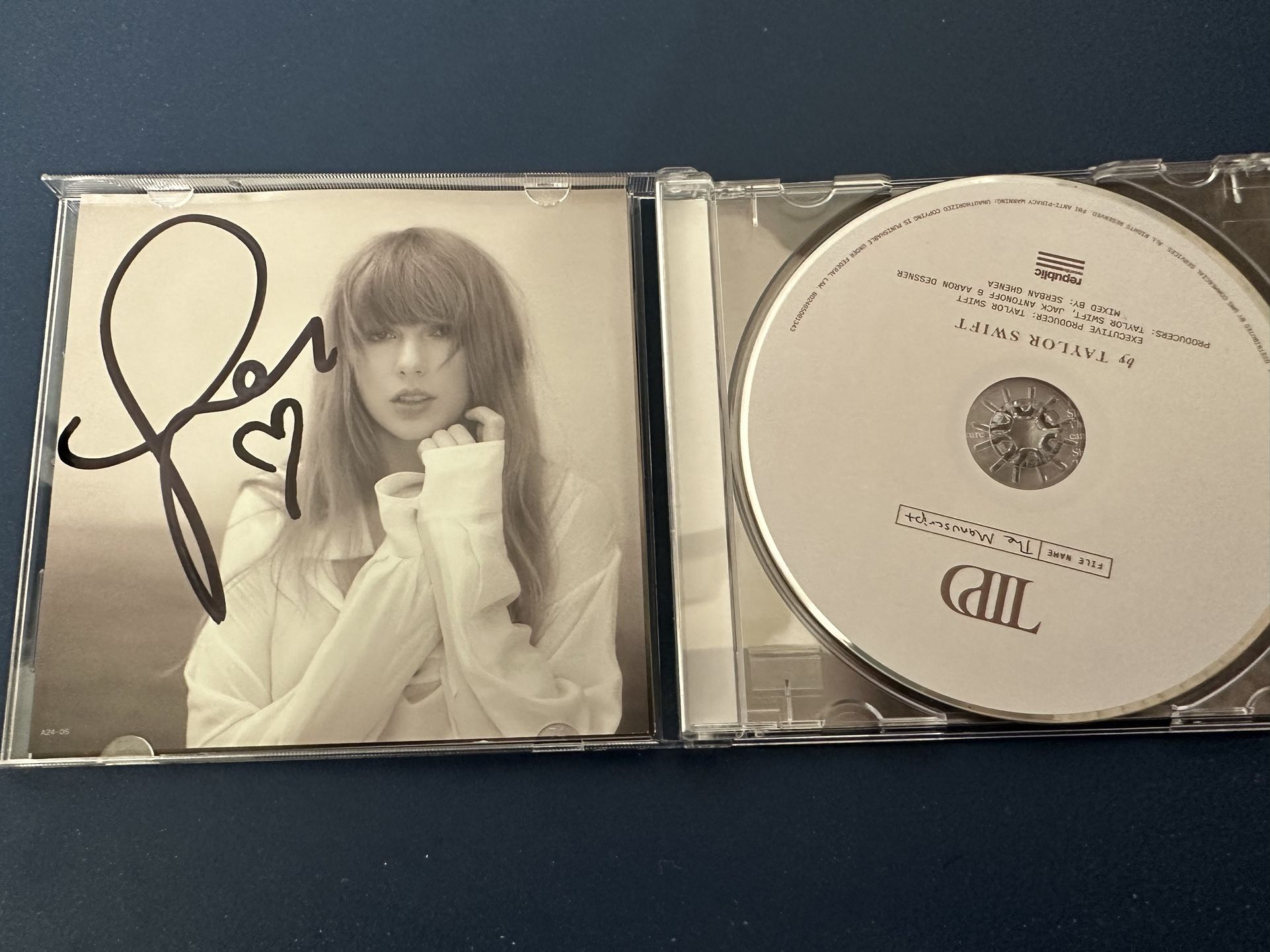 Taylor Swift - Tortured Poets Department CD + The Manuscript & SIGNED Photo w/ Heart